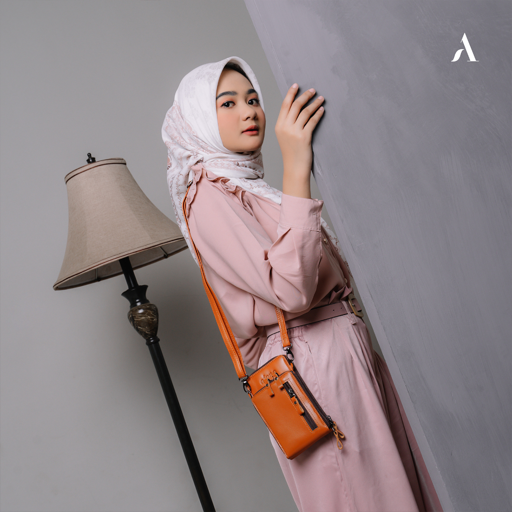 Tas Mini Wanita selempang hp bahan Kulit Asli Premium tali adjustable Tas wanita Asli Branded