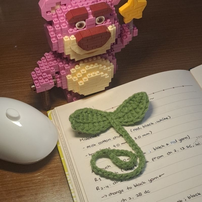 Sprout Crochet / Hiasan Headphone Sijieun NCT /Amigurumi Pembatas Buku / Pengikat Kabel Rajut / Hias