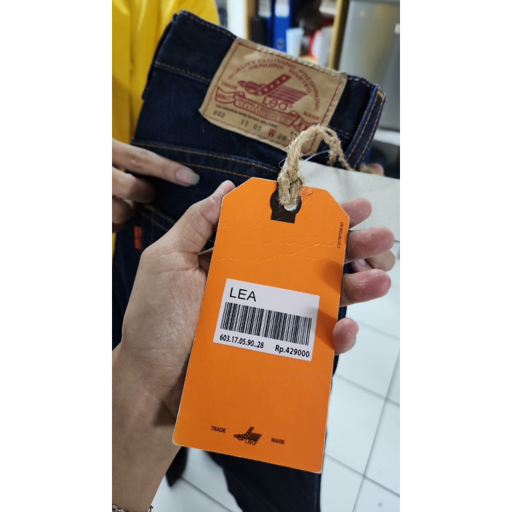 Lea 603.17.05.90.28 Celana Jeans Pria Warna Dongker