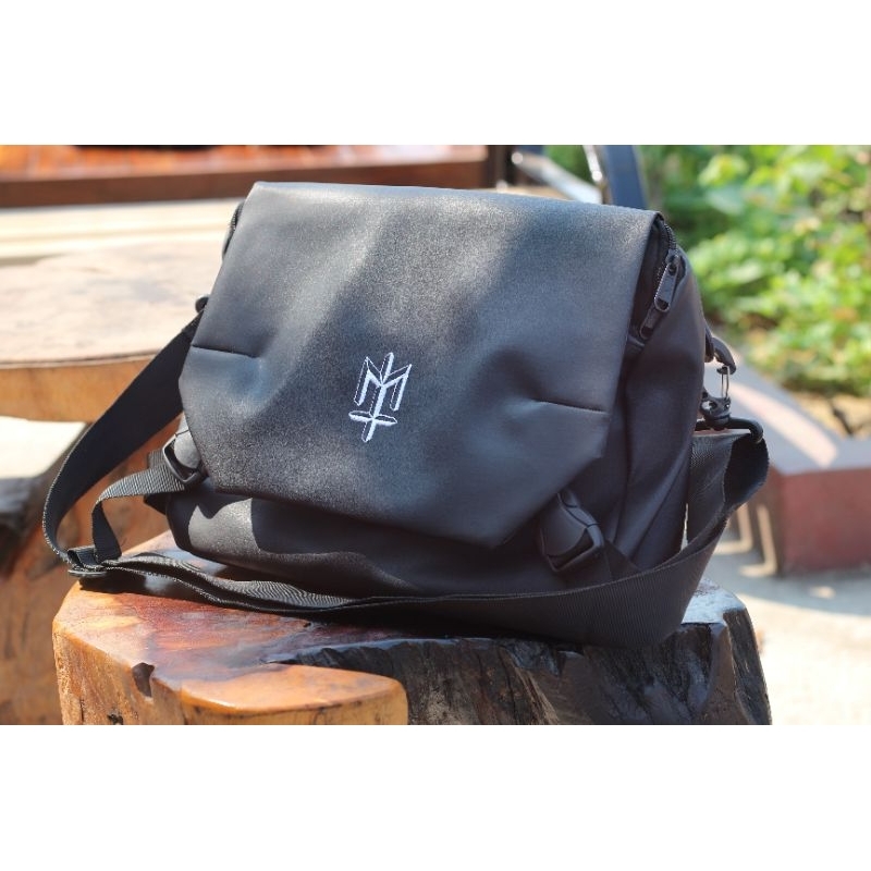 MATERNAL DISASTER #TAS SELEMPANG PRIA WANITA,TAS SELEMPANG MATERNAL, SLING BAG.