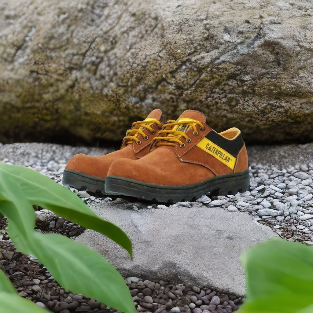 Sepatu Safety Boots Pria Caterpillar SBY Pendek Kerja Lapangan Ujung Besi