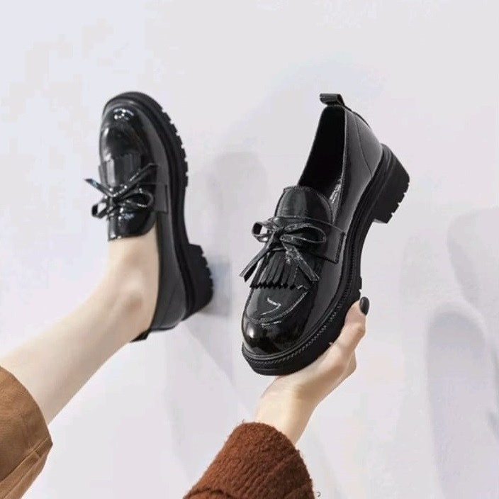 Sepatu Wanita Docmart Fashion / Sekolah / Loafers Motif Pita Garis Hitam Trend Berkualitas
