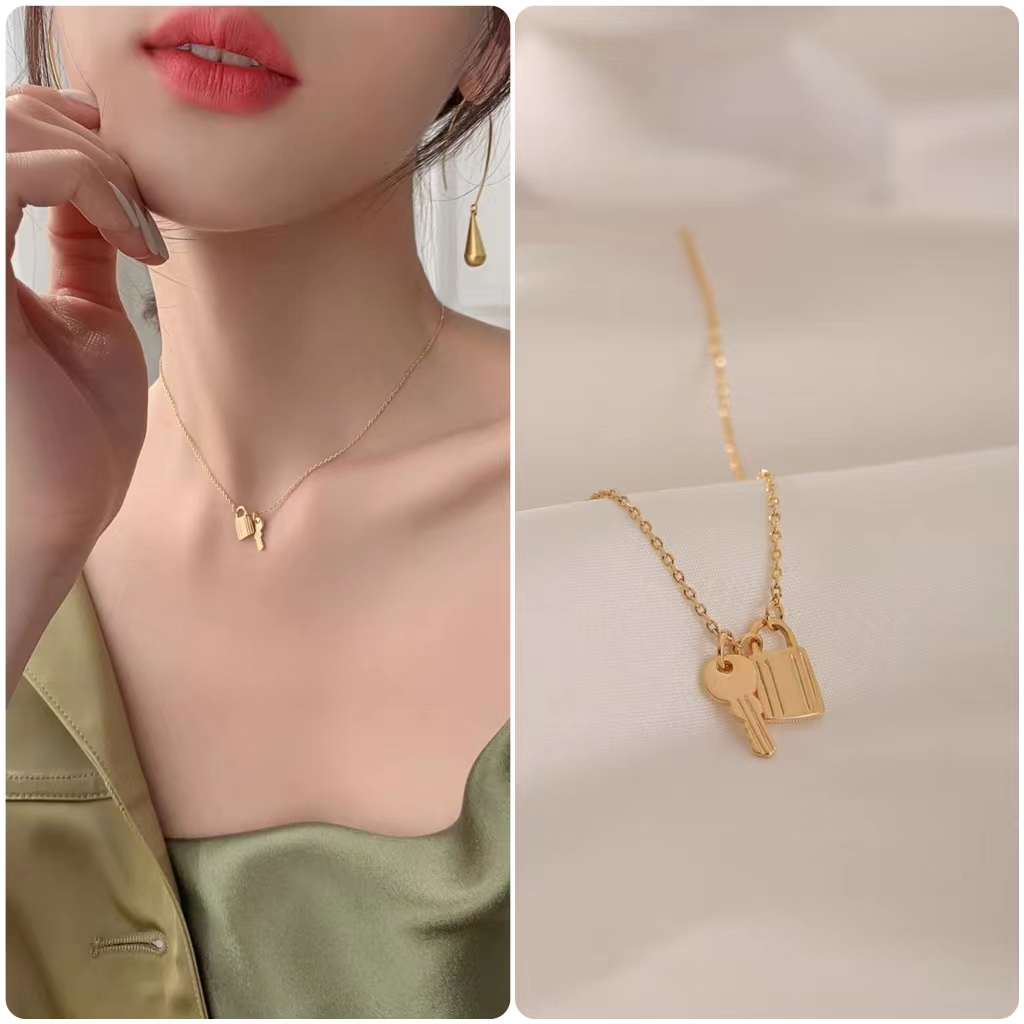 Kalung Rantai 3 Layer Liontin Gembok Hati Retro Simple Kreatif untuk Wanita