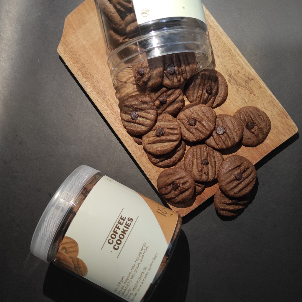 

(Beli 1 Toples Gratis 1 pouch mie sewot) Coffee Cookies RicaSnacks ukuran 600ml