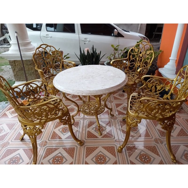 Meja Teras Marmer Set 4 Kursi Besi Ukir Gold
