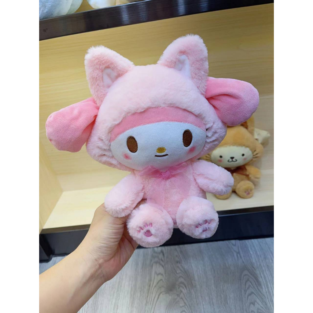 MAINAN BONEKA CINNAMOROLL MELODY KUROMI POMPOMPURIN HELLO KITTY KOSTUM KUCING PLUSH IMPOR