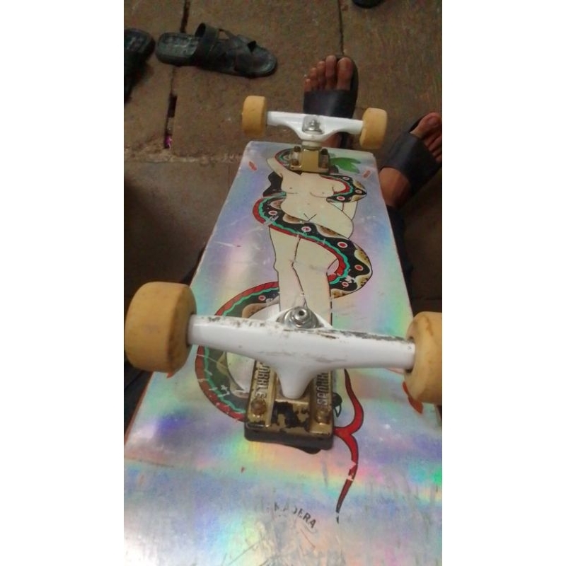 TRUCKSET SKATEBOARD
