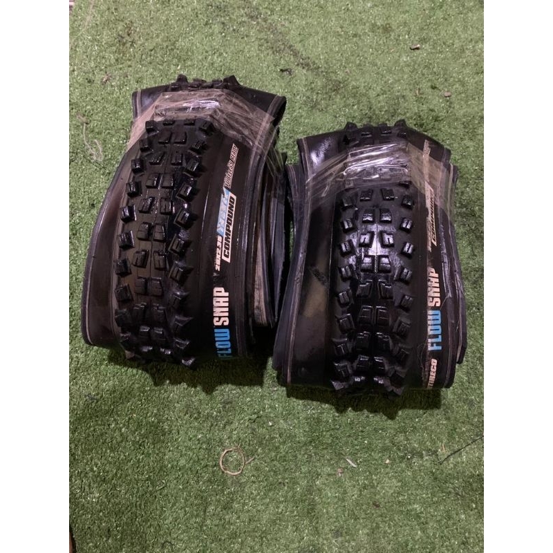 ban vee tire flow snap 29x235