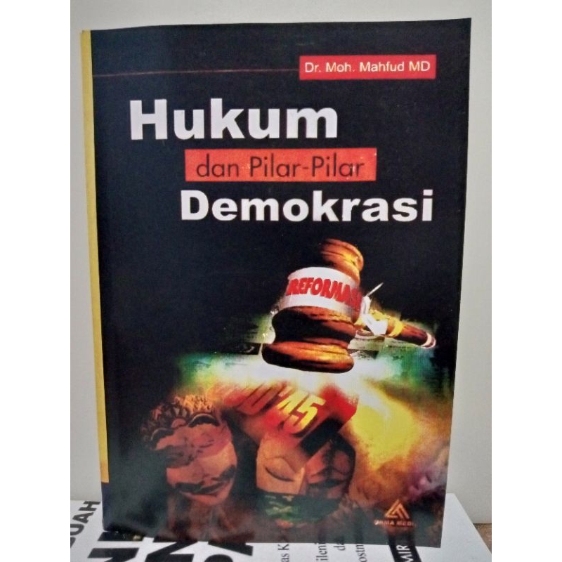 hukum dan pilar-pilar demokrasi