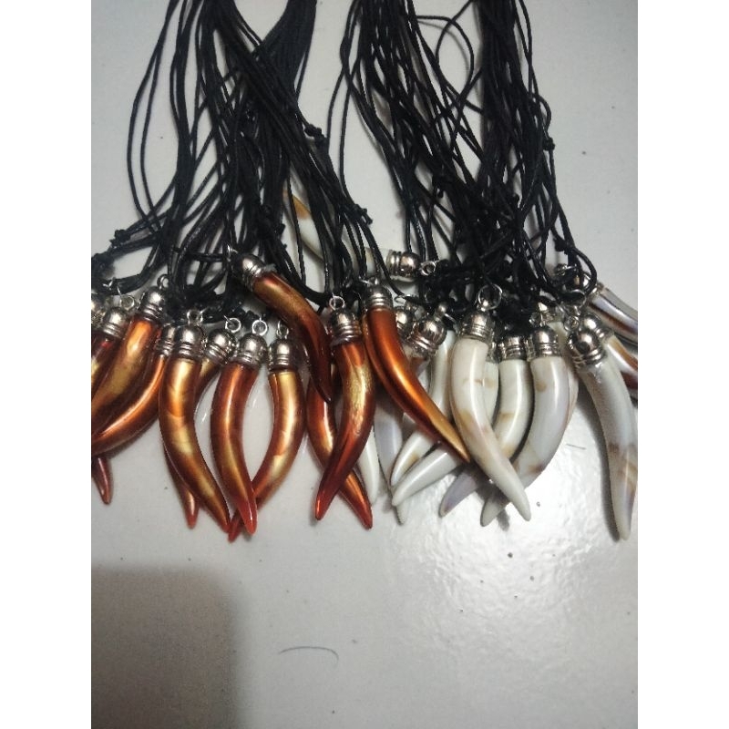 Kalung taring