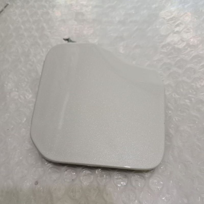 tutup derek towing bemper depan mobil inova jenix