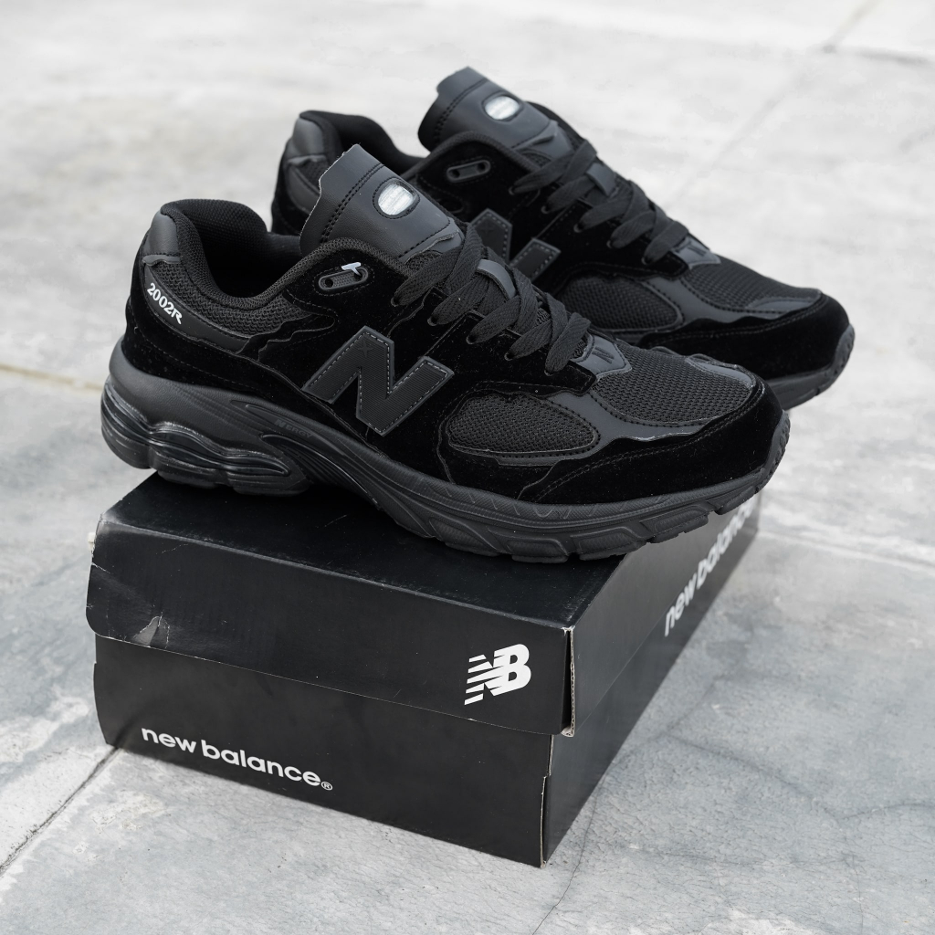 SEPATU SPORT NEW B4L4NCE 2002R ALL BLACK