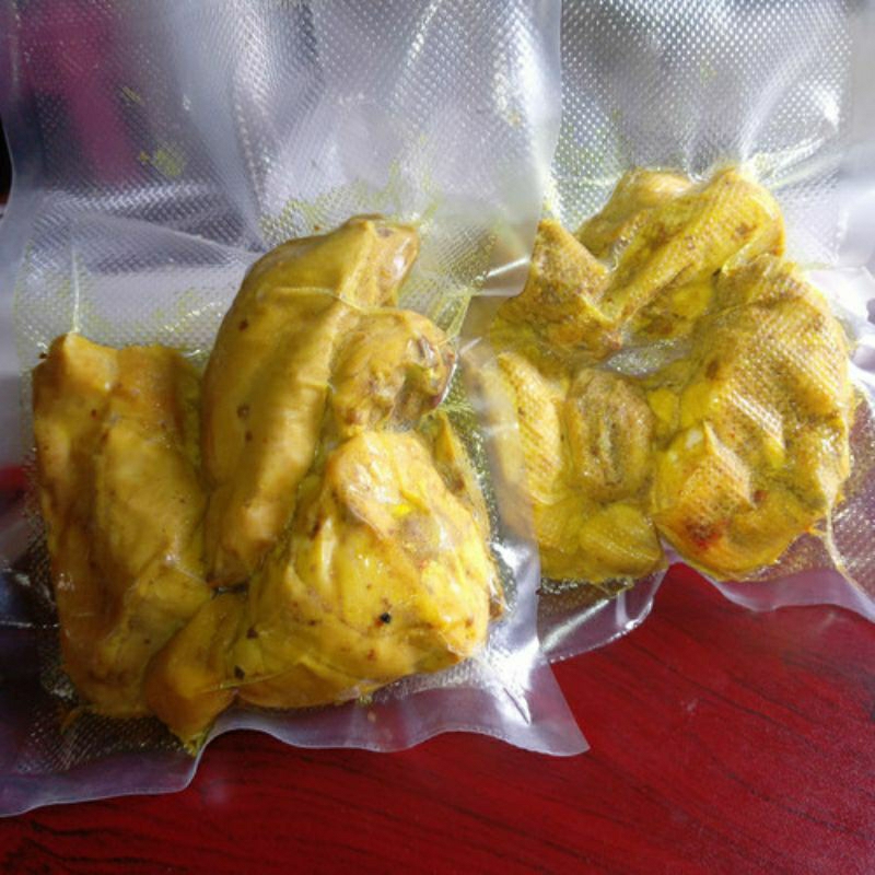 

AYAM UNGKEP BUMBU KUNING VACUM ISI 4 POTONG