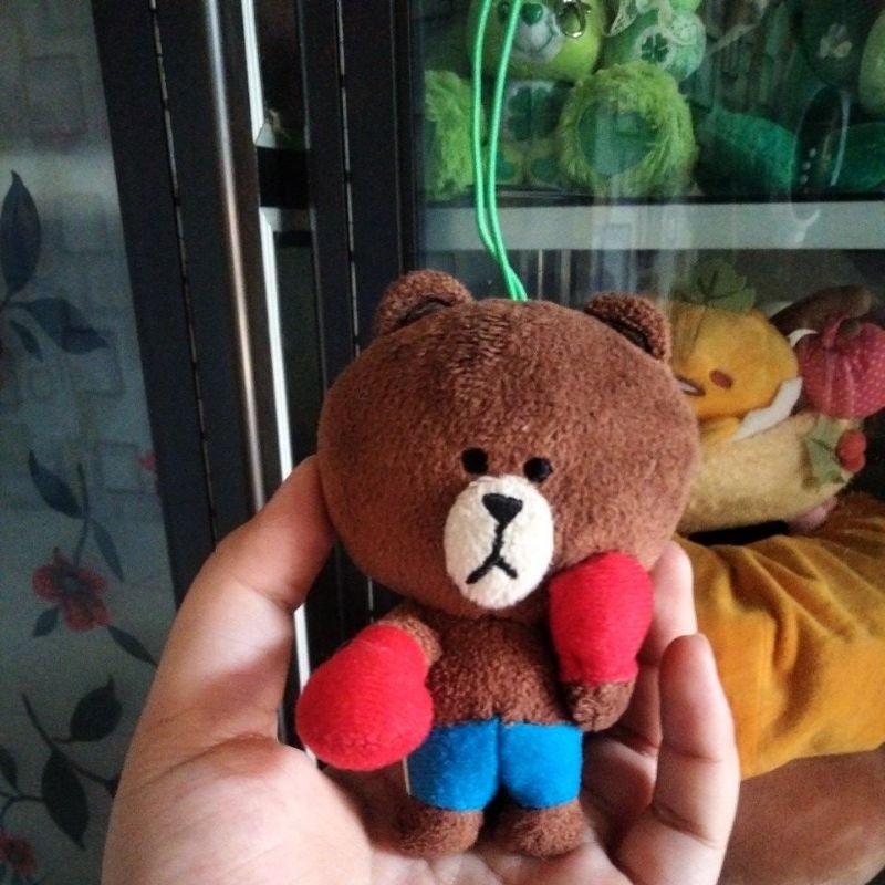 boneka kecil ganci gantungan kunci line friends brown coklat Teddy Tedy bear beruang kostum tinju