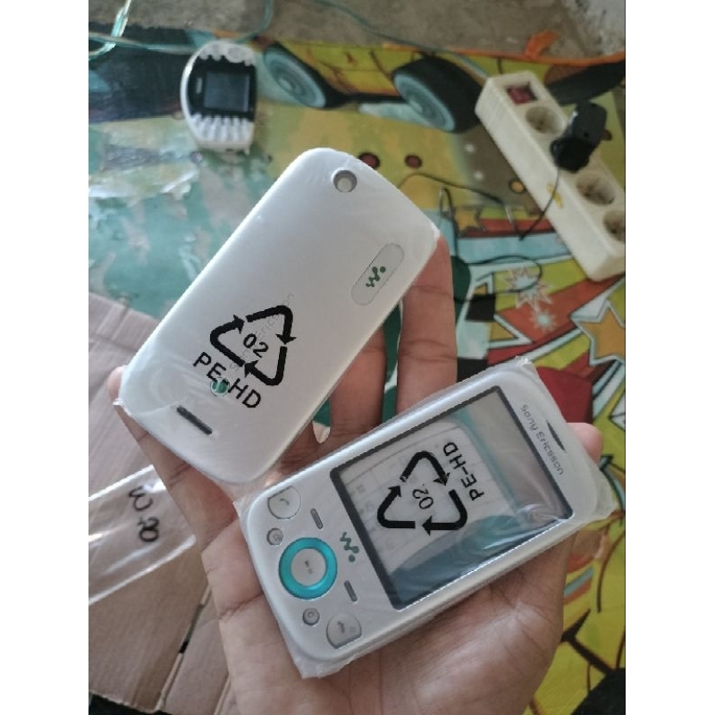 kesing sony Ericsson W20