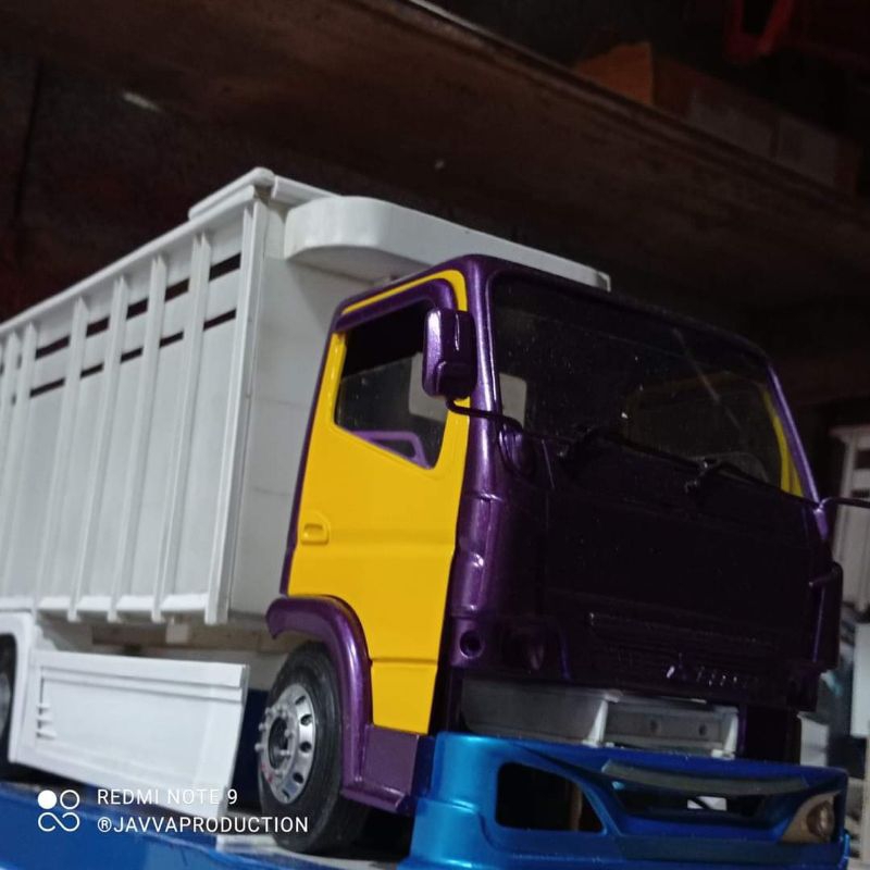 MINIATUR TRUK CANTER PVC DETAIL