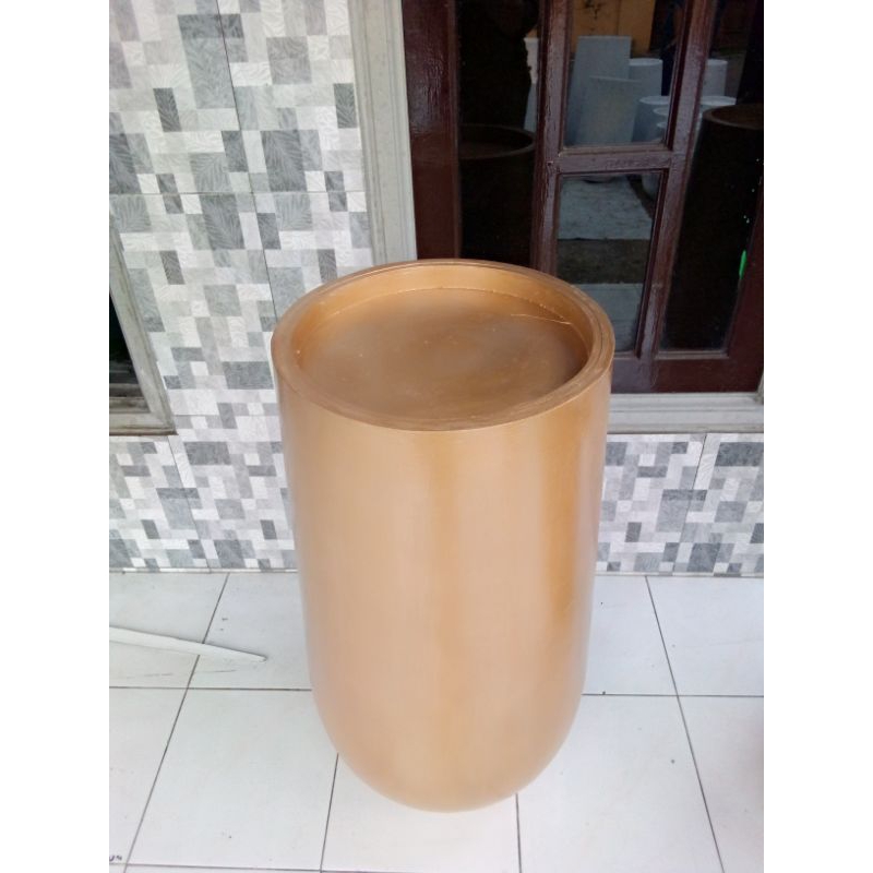 pot gentong dekorasi pelaminan bahan spon karet ukuran tinggi 80 cm warna bronze emas//dekorasi pela