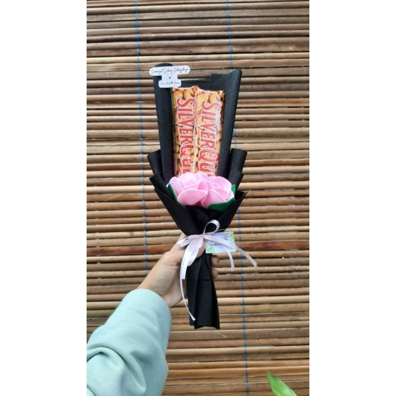 

Buket Snack, Silverqueen bisa request snack