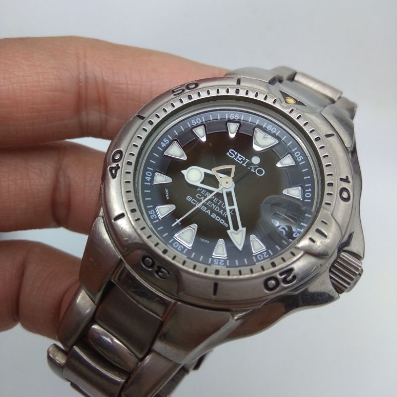 Jam tangan pria Seiko scuba 8F35 0020 perpetual calendar