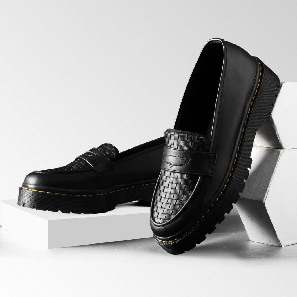 Alicia Black | 36-41 | Sepatu Loafers Slip-On Wanita Docmart (Hak 4cm) | FORIND x Lvnatica
