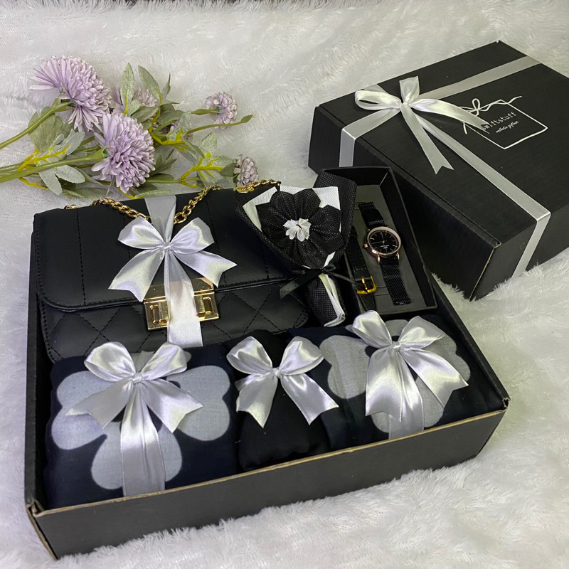 

HOT PRODUCT GIFTBOX WANITA PREMIUM HAMPERS CEWE KADO BESTIE BlLACKSERIES SET HADIAH