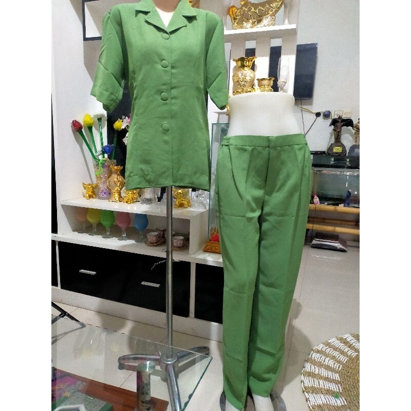 pakaian seragam lapangan