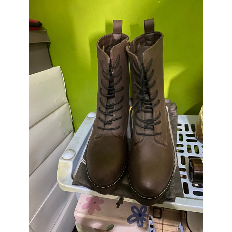 Sepatu boots Rubi