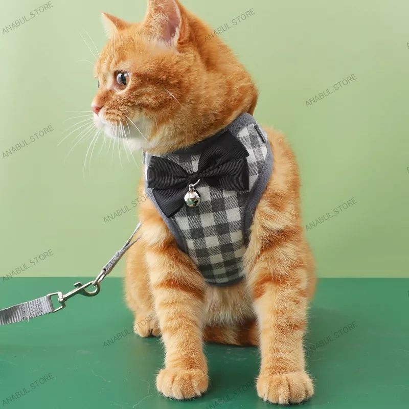 Baju rompi kucing harnes dengan tali hewan peliharaan bahan lembut model dengan pita dan lonceng