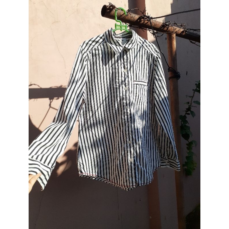 preloved kemeja nevada wanita putih hitam salur