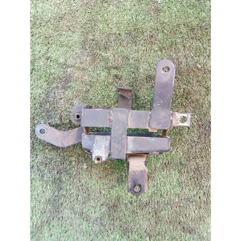 dudukan aki megapro new/mono karbu