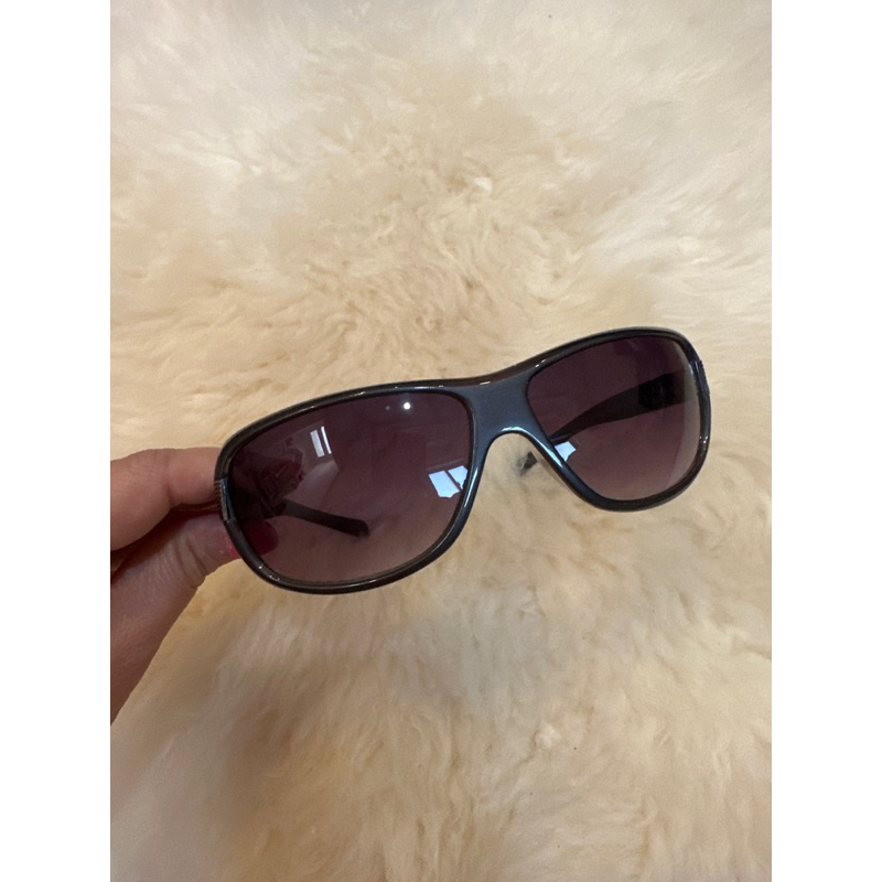 kaca mata gaya wanita hitam