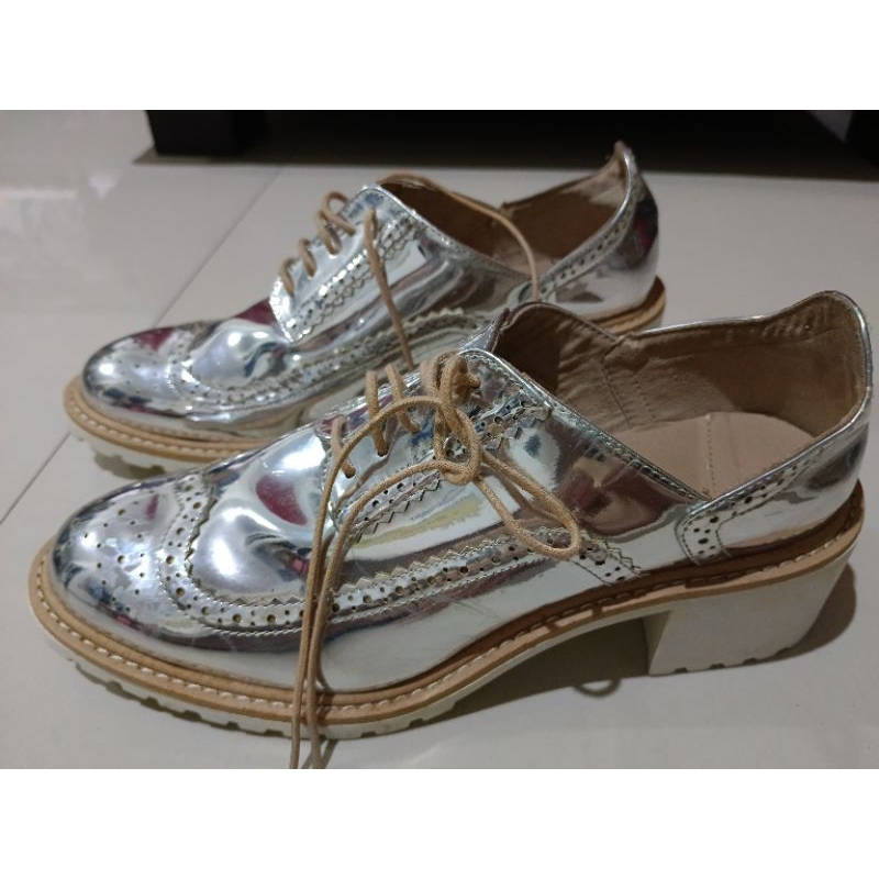 sepatu stradivarius preloved