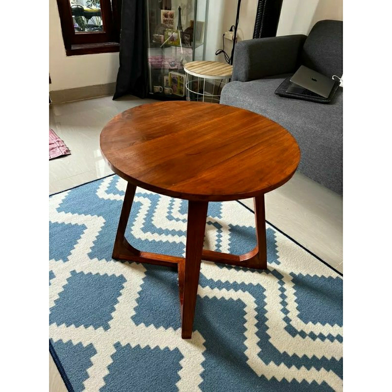 Meja teras bulat kaki V kayu jati