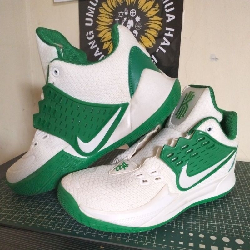 Sepatu Basket Kyrie second ori bal