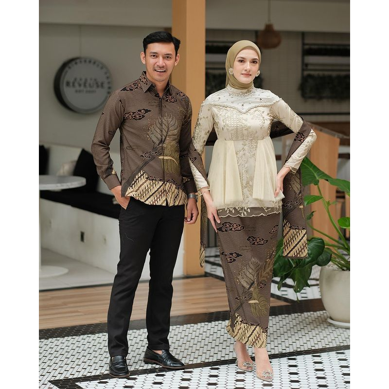 NEW ARRIVAL - SET COUPLE AMEERA PREMIUM MAXY//KEBAYA MODERN MATERIAL FULL BROKAT KELILING KOMBINASI TULLE TIUTU GRADE A PLUS PAYET JAHIT//SET SARIMBIT PASANGAN SERASI KEKINIAN COUPLE LAMARAN TUNANGAN WISUDA//READY JUMBO XXL FREE SELENDANG