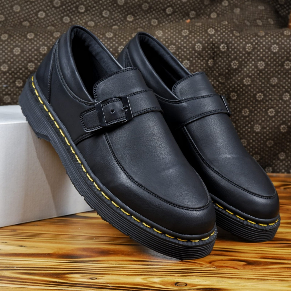 Sepatu Docmart Gesper Pria Bahan Kulit Sintetis Hitam