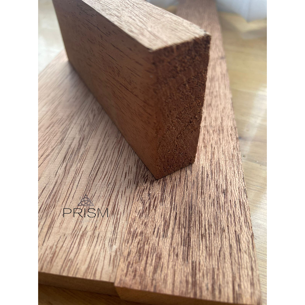 Papan kayu palapi meranti merah polos ukuran 2x7x235 Cm