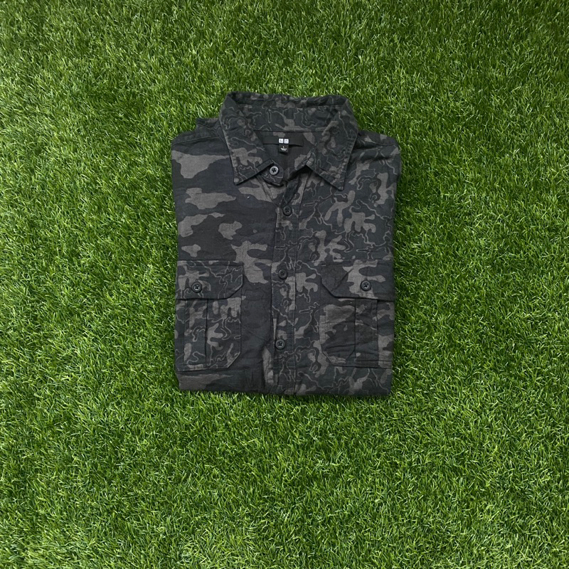 Kemeja uniqlo camo