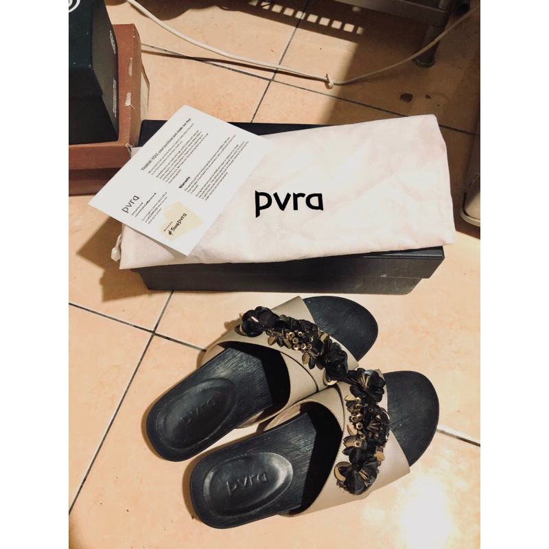 Preloved Pvra Sandal Cavvami Gold Size 39