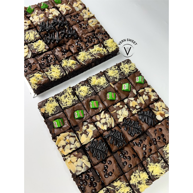 

VERN - Large Fudgy Brownies