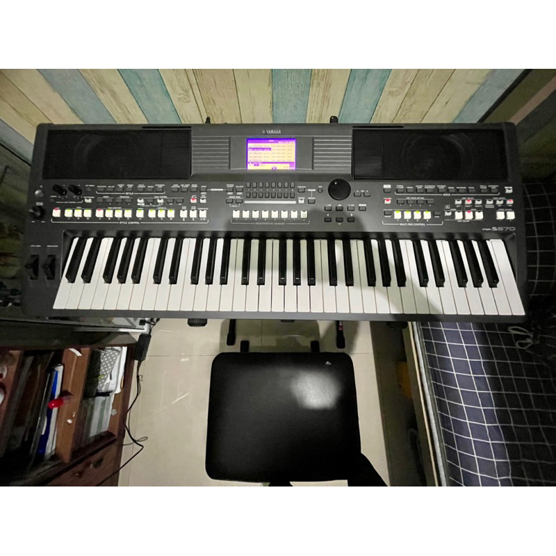 Keyboard Yamaha PSR S670 Like New
