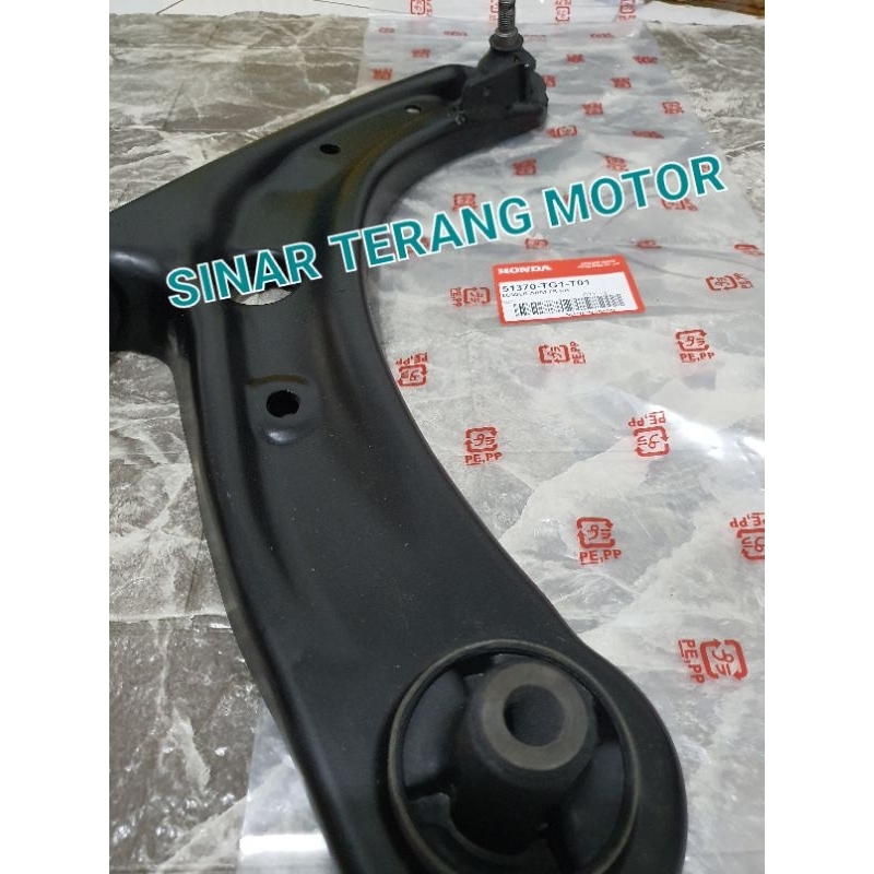 LOWER ARM KANAN BRIO MOBILIO ASLI