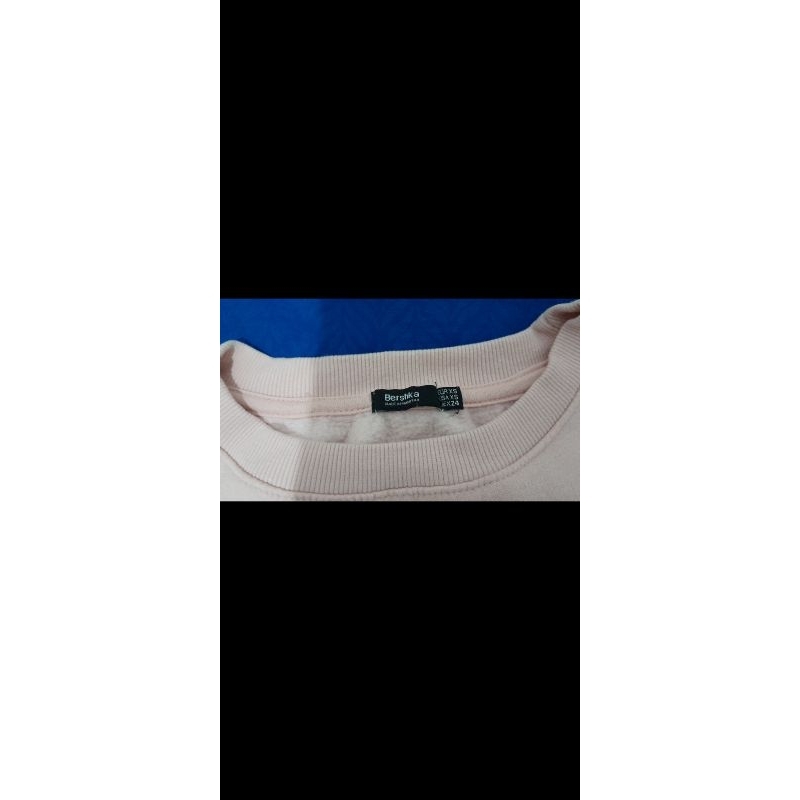 preloved crewneck BERSHKA