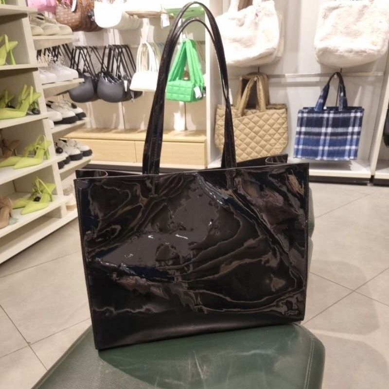 Tas simple Glossy hitam 01 H&M JASTiP jasa titip hnm