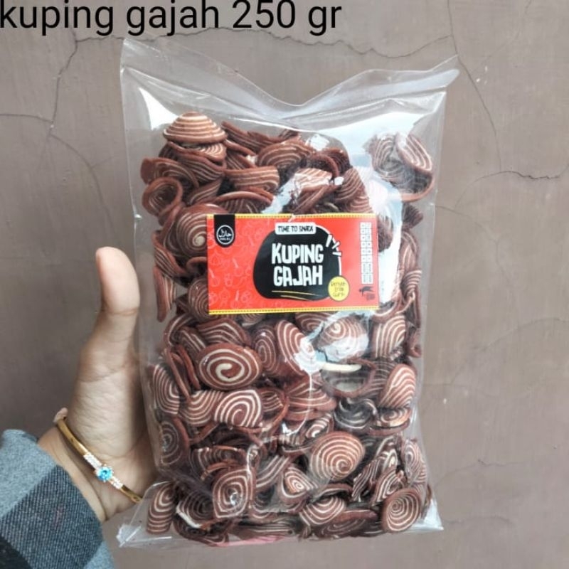 

Kuping Gajah Coklat