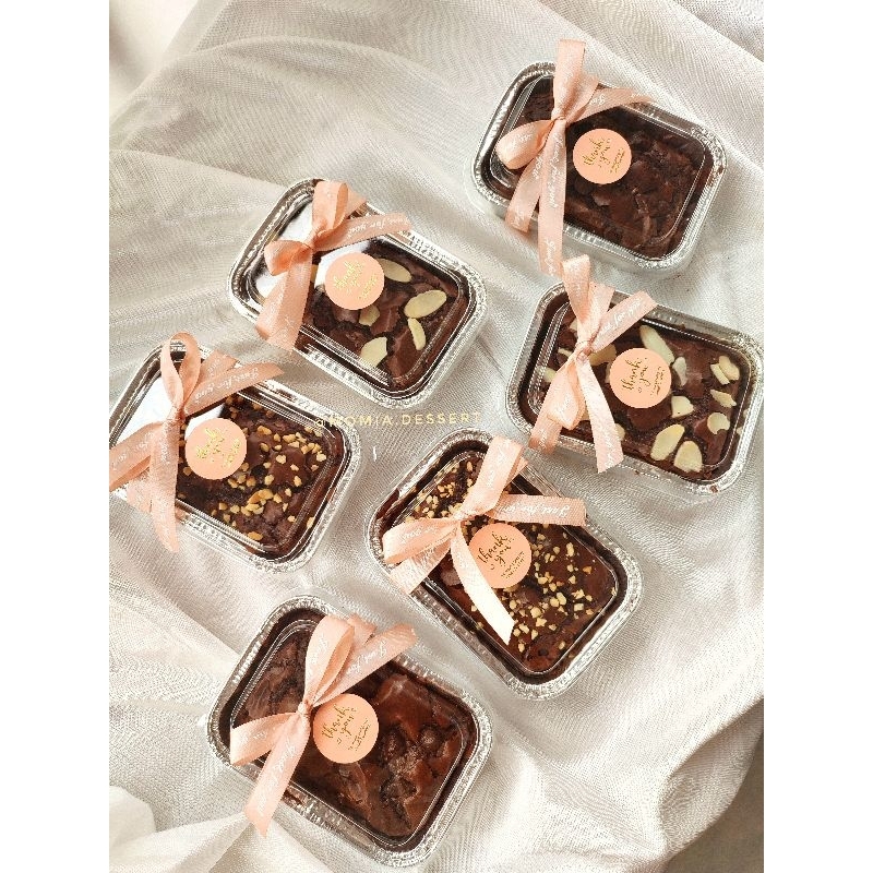 

Brownies Mini Cup / Hampers Ultah / Hampers cute / Hampers Unik / Hampers Brownies / Snack Box