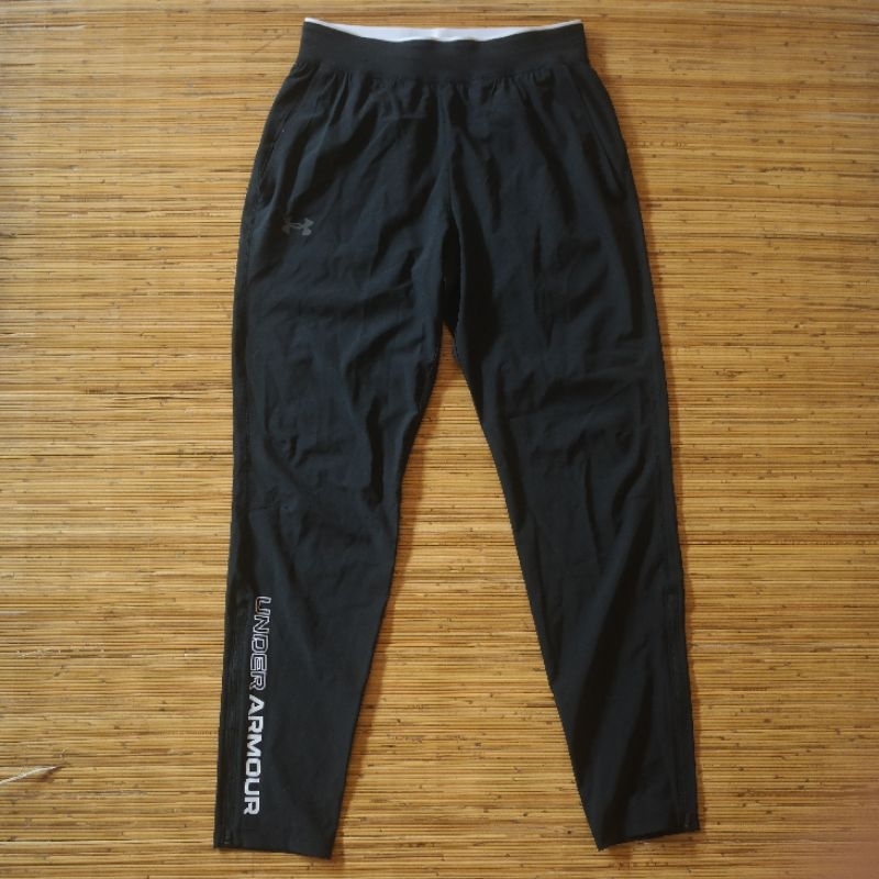 CELANA SPORTS UNDER ARMOUR STRETCH ORIGINAL