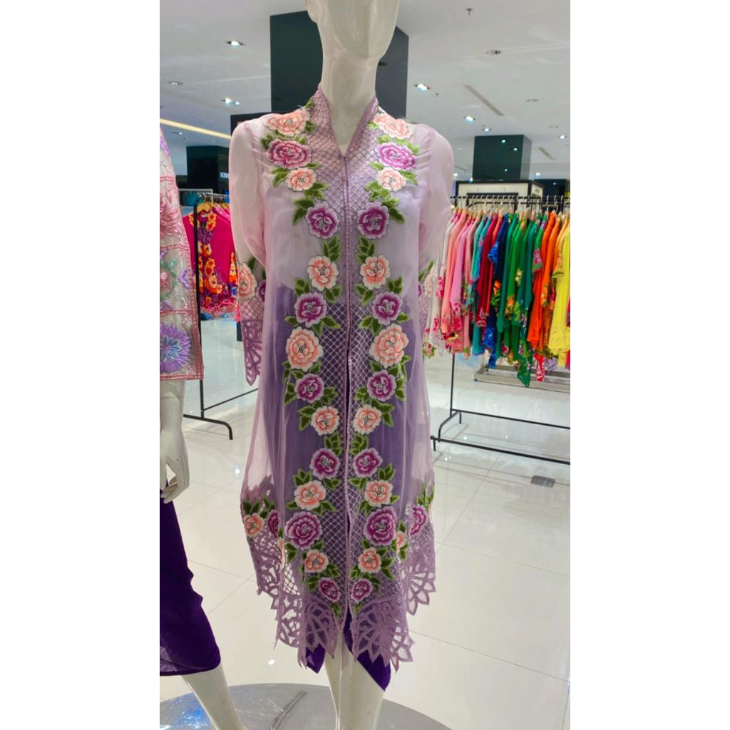 Kebaya Encim Panjang Mawar Lace Ungu Muda By Roemah Kebaya Vielga