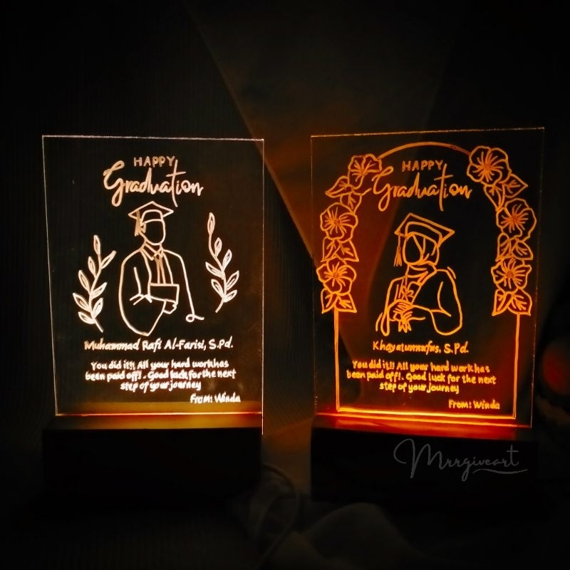 PLAKAT AKRILIK FOTO ILUSTRASI KADO COSTUM WISUDA ULANG TAHUN BIRTHDAY GRADUATION WISUDA WEDDING PERN