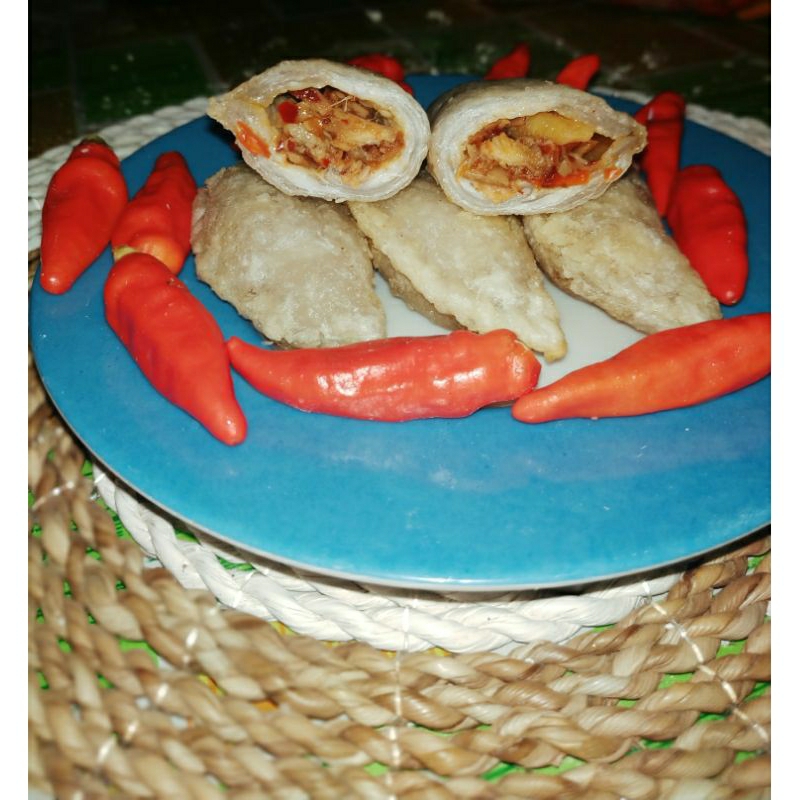 

Makcireng Cireng isi Ayam Suwir Pedas